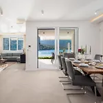 Villa Beachfront Mila M With Pool