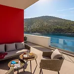 Beachfront Mila M With Pool * Vinišće