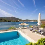 Villa Beachfront Mila M With Pool
