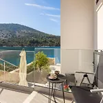 Villa Beachfront Mila M With Pool
