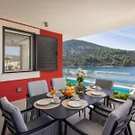 Beachfront Mila M With Pool Villa Vinišće