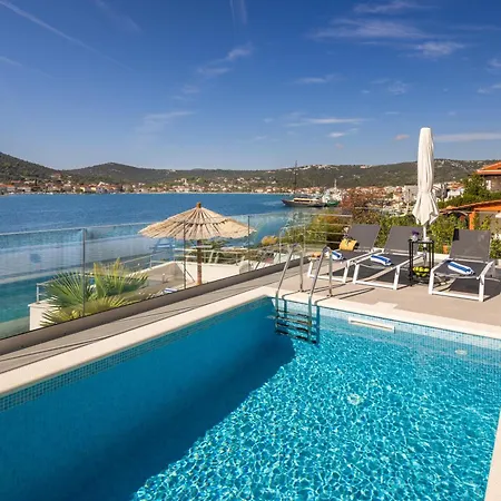 Beachfront Mila M With Pool Vinišće