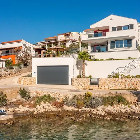 Beachfront Mila M With Pool * Vinišće