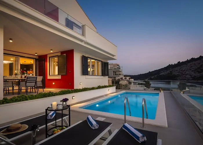 Villa Beachfront Mila M With Pool *