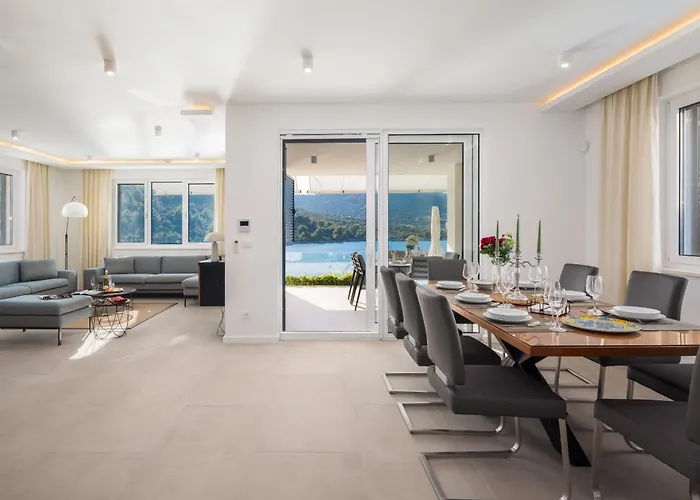 Villa Beachfront Mila M With Pool