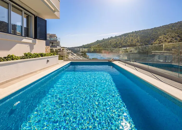 Villa Beachfront Mila M With Pool *