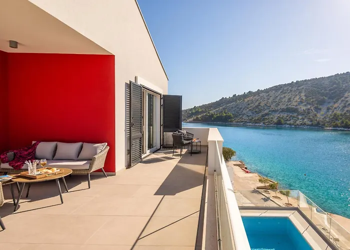 Villa Beachfront Mila M With Pool