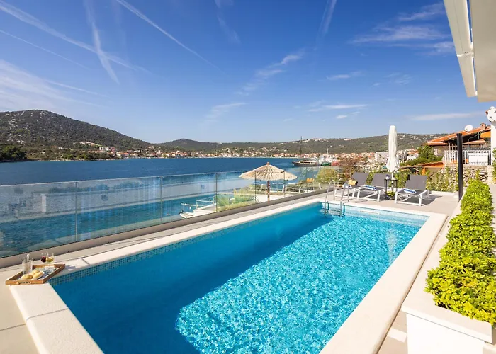 Villa Beachfront Mila M With Pool *