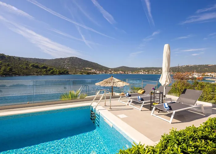 Villa Beachfront Mila M With Pool