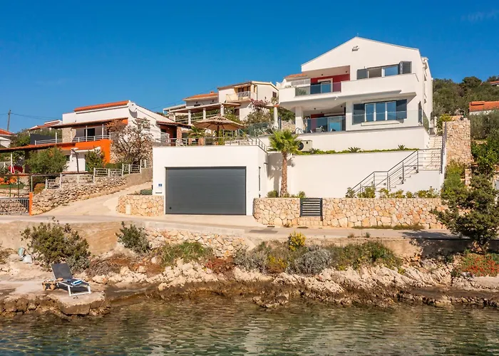 Beachfront Mila M With Pool * Vinišće