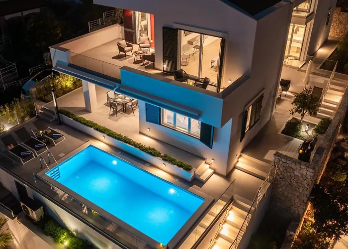 Villa Beachfront Mila M With Pool *
