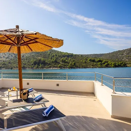 Beachfront Mila M With Pool Villa