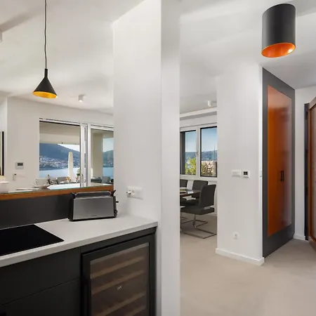 Villa Beachfront Mila M With Pool Vinisce