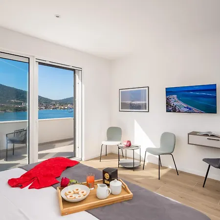 Beachfront Mila M With Pool Vinišće