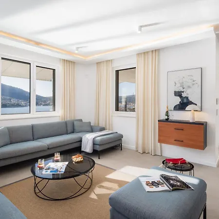 Beachfront Mila M With Pool Villa