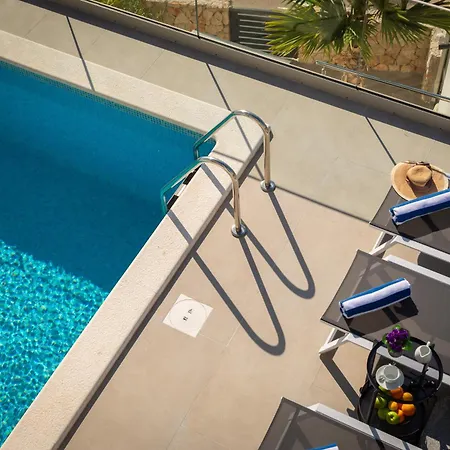 Villa Beachfront Mila M With Pool *