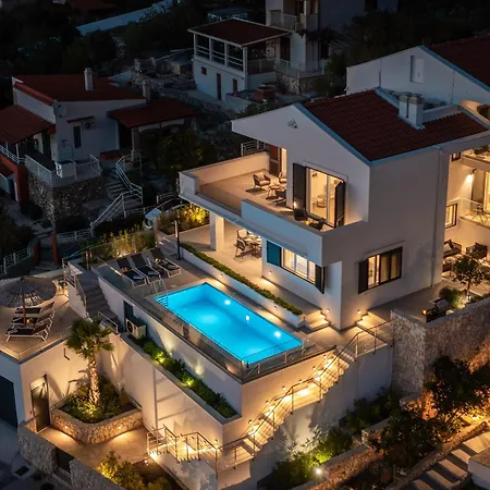 Beachfront Mila M With Pool Villa *
