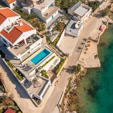 Beachfront Mila M With Pool * Vinišće