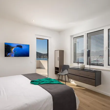 Beachfront Mila M With Pool Villa