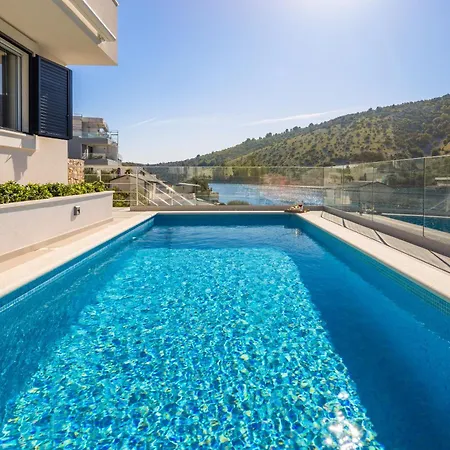 Villa Beachfront Mila M With Pool *