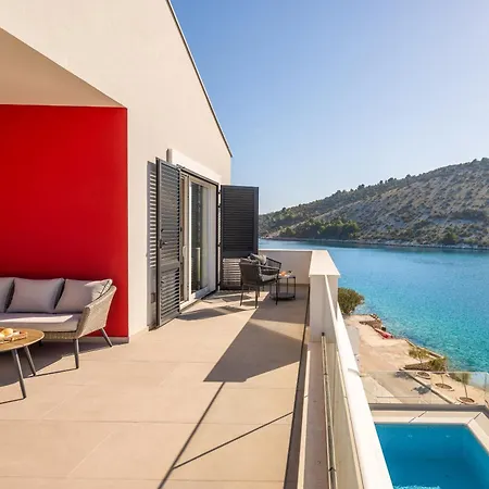 Villa Beachfront Mila M With Pool