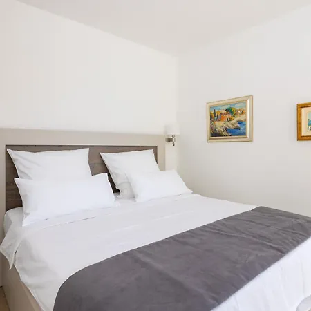 Villa Beachfront Mila M With Pool *