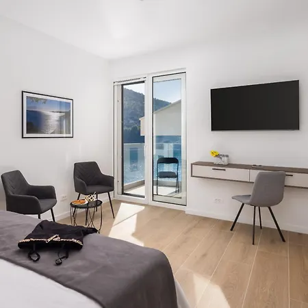 Beachfront Mila M With Pool Villa Vinisce