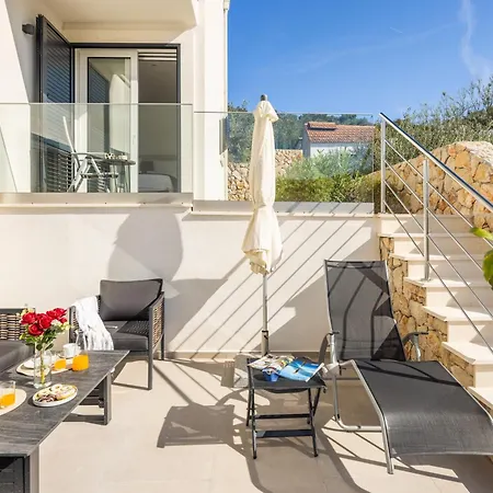 Beachfront Mila M With Pool Vinišće