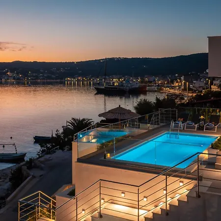 Beachfront Mila M With Pool Vinišće