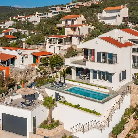 Villa Beachfront Mila M With Pool