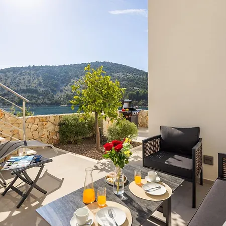 Villa Beachfront Mila M With Pool Vinisce