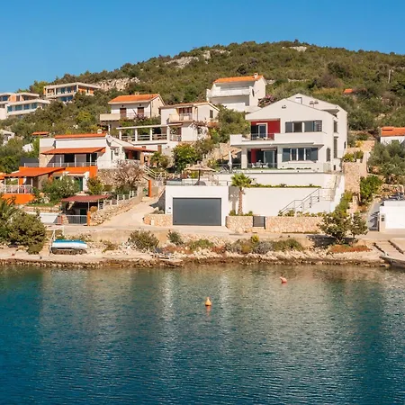 Beachfront Mila M With Pool Vinišće