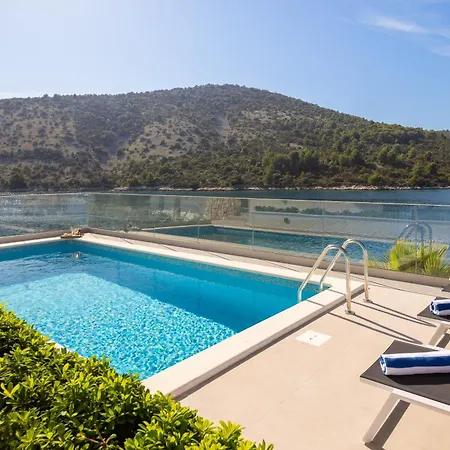 Beachfront Mila M With Pool Villa *