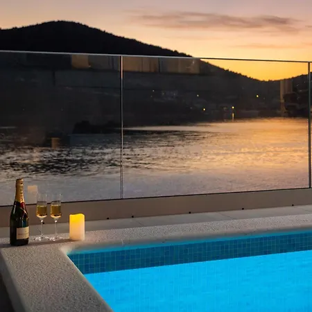 Beachfront Mila M With Pool Villa Vinišće
