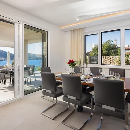 Beachfront Mila M With Pool *