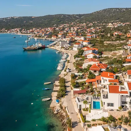 Villa Beachfront Mila M With Pool *