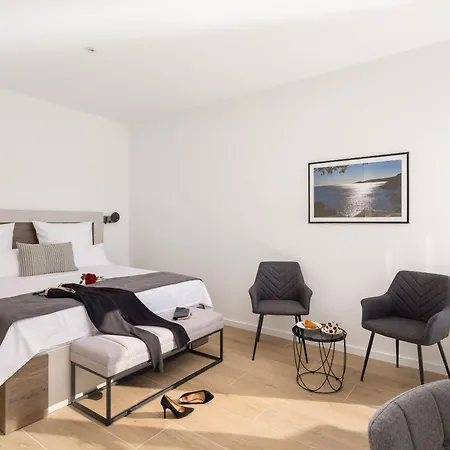 Beachfront Mila M With Pool Vinišće