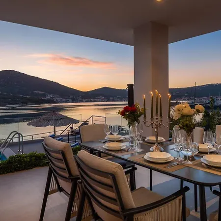 Beachfront Mila M With Pool Villa Vinisce
