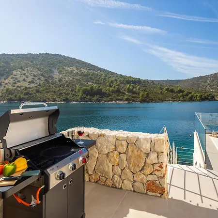 Beachfront Mila M With Pool Villa