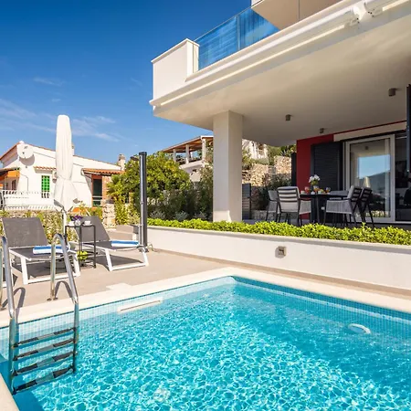 Villa Beachfront Mila M With Pool *