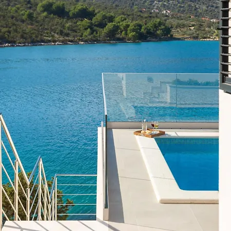 Beachfront Mila M With Pool *