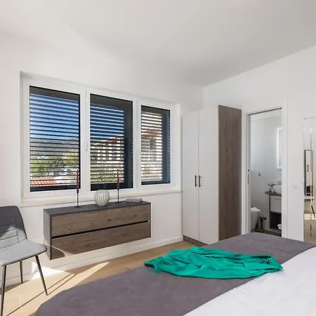 Beachfront Mila M With Pool Villa