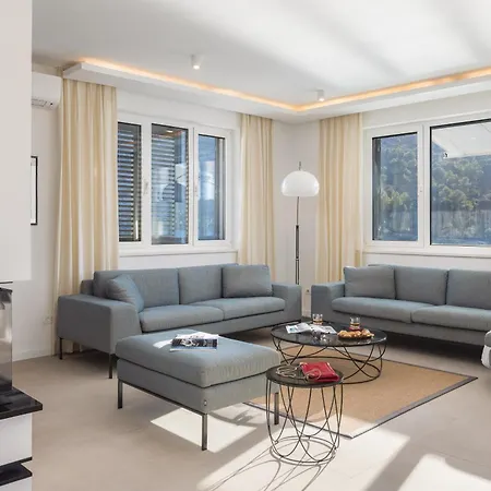 Villa Beachfront Mila M With Pool Vinišće