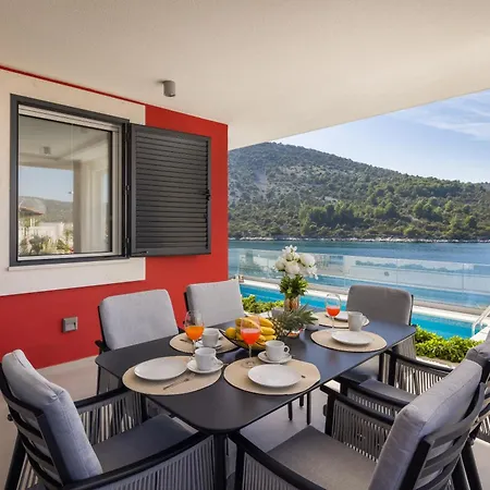 Beachfront Mila M With Pool Villa Vinisce