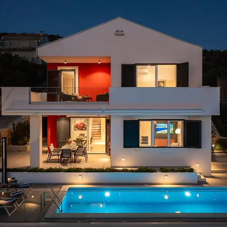 Beachfront Mila M With Pool *