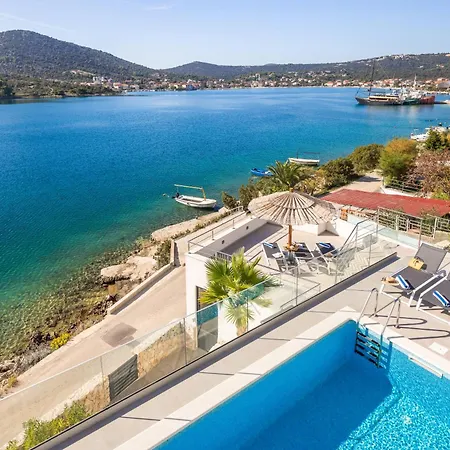 Beachfront Mila M With Pool * Vinisce