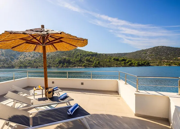 Beachfront Mila M With Pool Vila