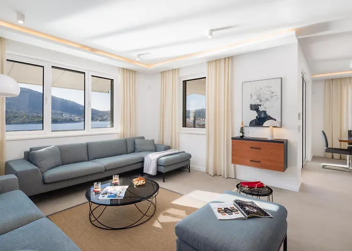 Beachfront Mila M With Pool Vila