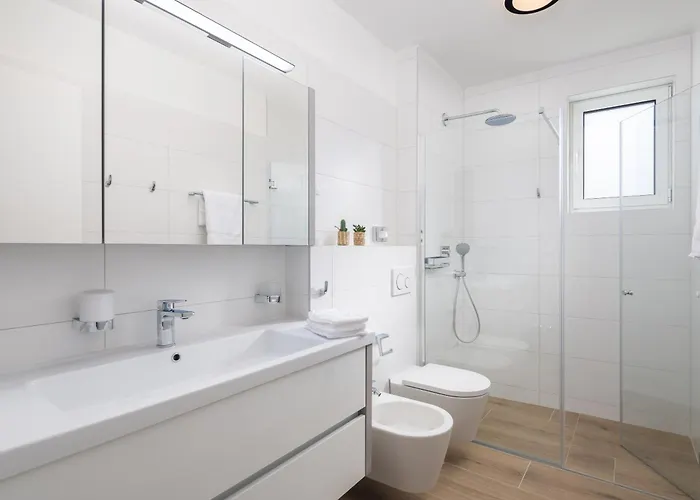 Beachfront Mila M With Pool Vila *