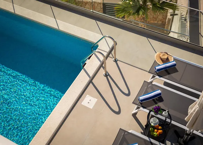 Willa Beachfront Mila M With Pool *